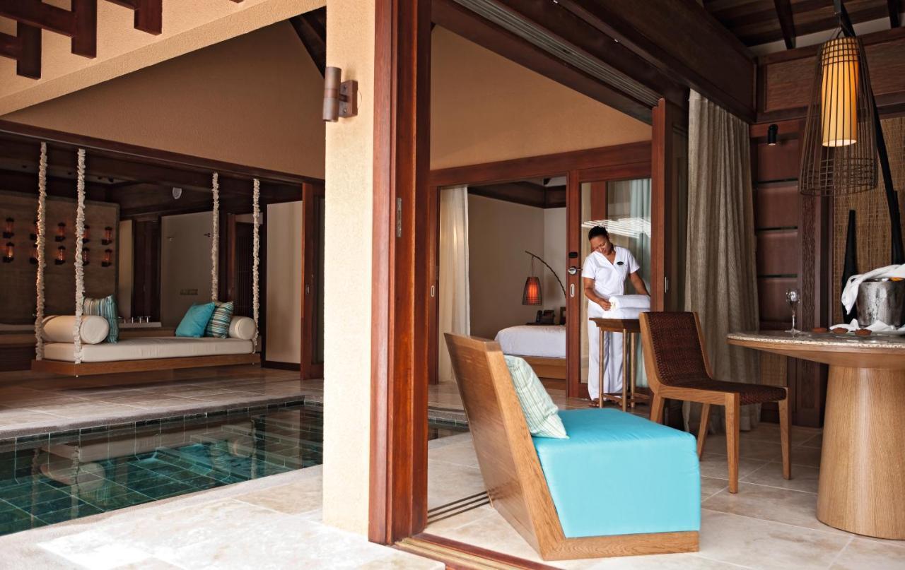 Hotel Constance Ephelia Port Glaud Esterno foto A pool villa at the resort