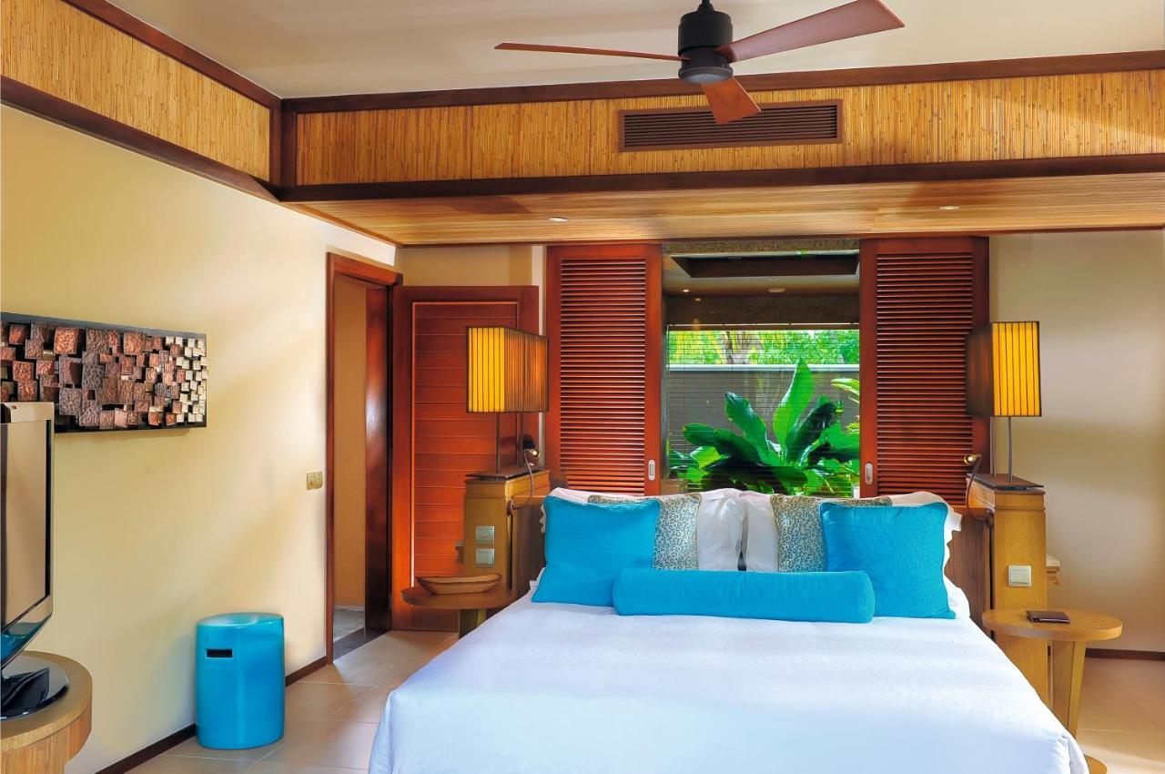 Hotel Constance Ephelia Port Glaud Esterno foto A bedroom at the W Maldives