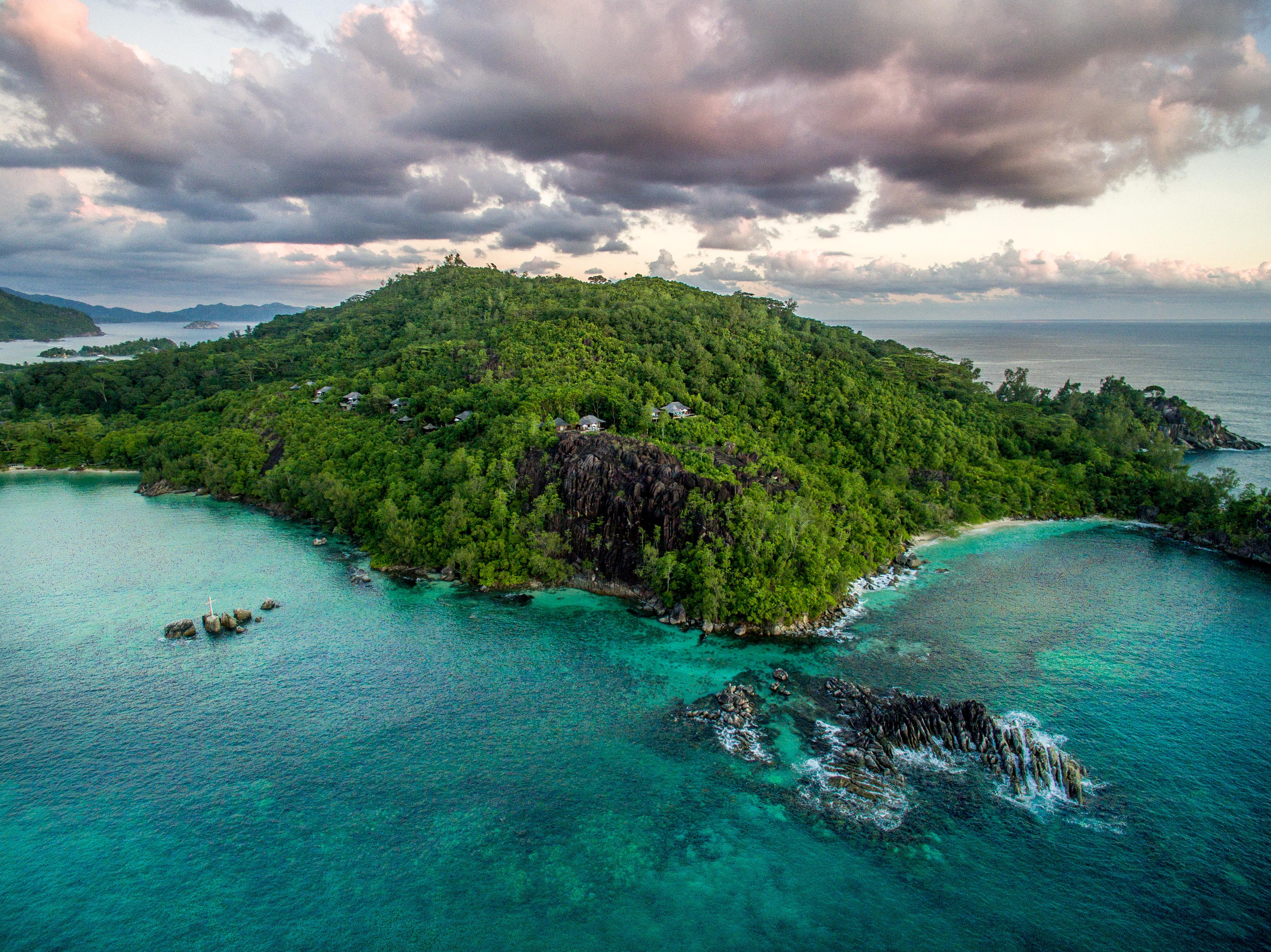 Hotel Constance Ephelia Port Glaud Esterno foto Aerial view of the island