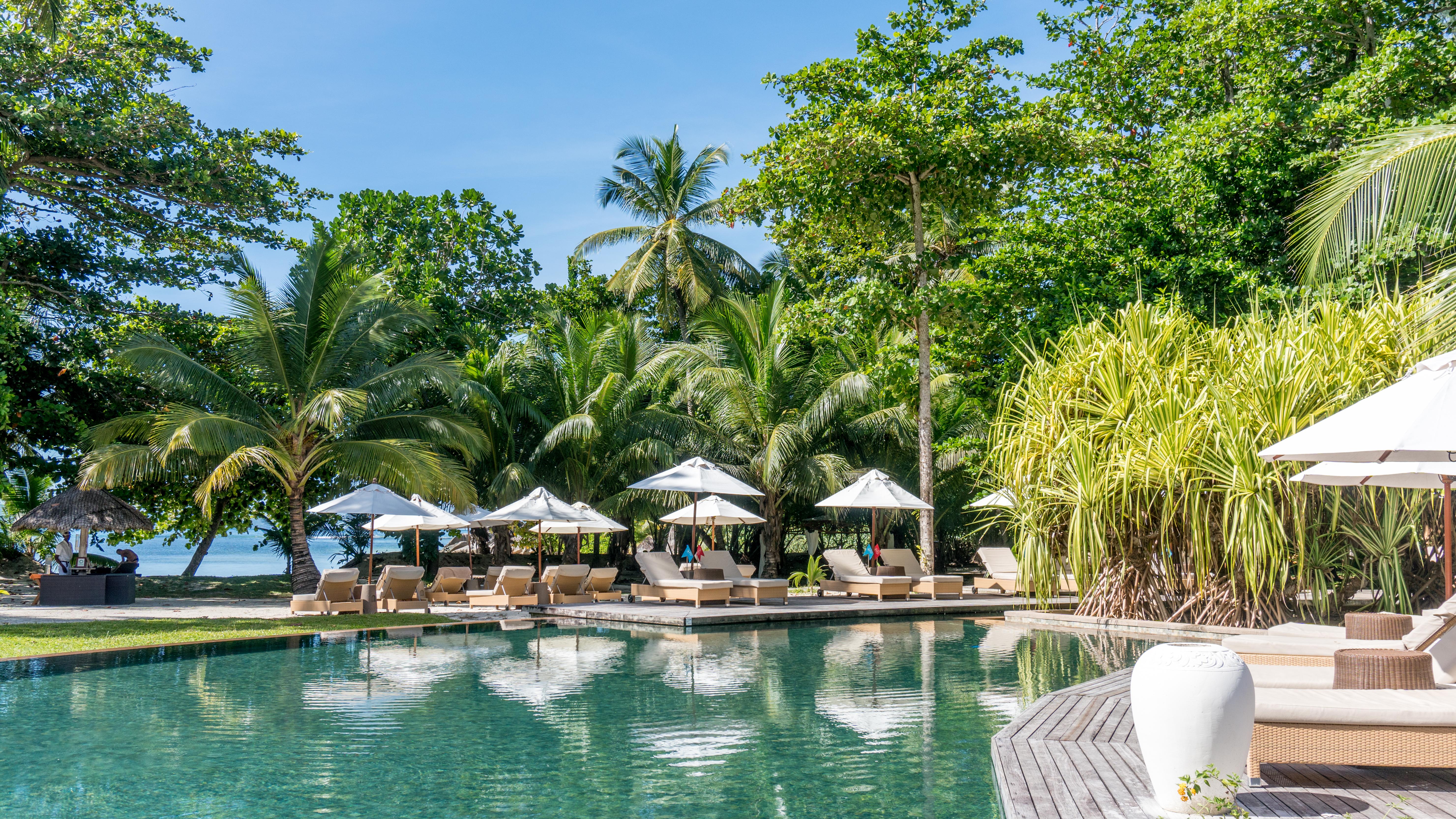 Hotel Constance Ephelia Port Glaud Esterno foto The swimming pool at the resort