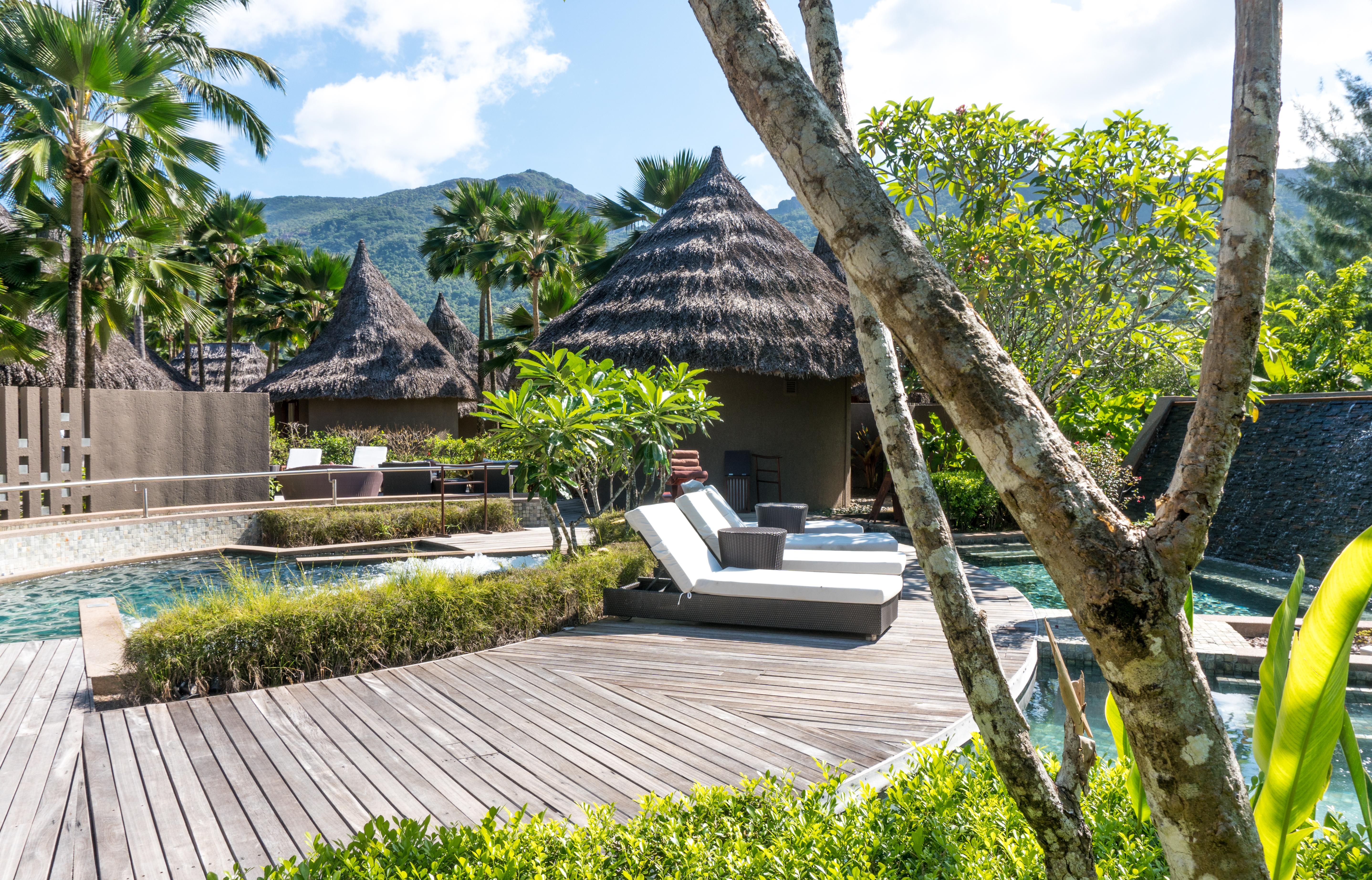 Hotel Constance Ephelia Port Glaud Esterno foto The resort's pool
