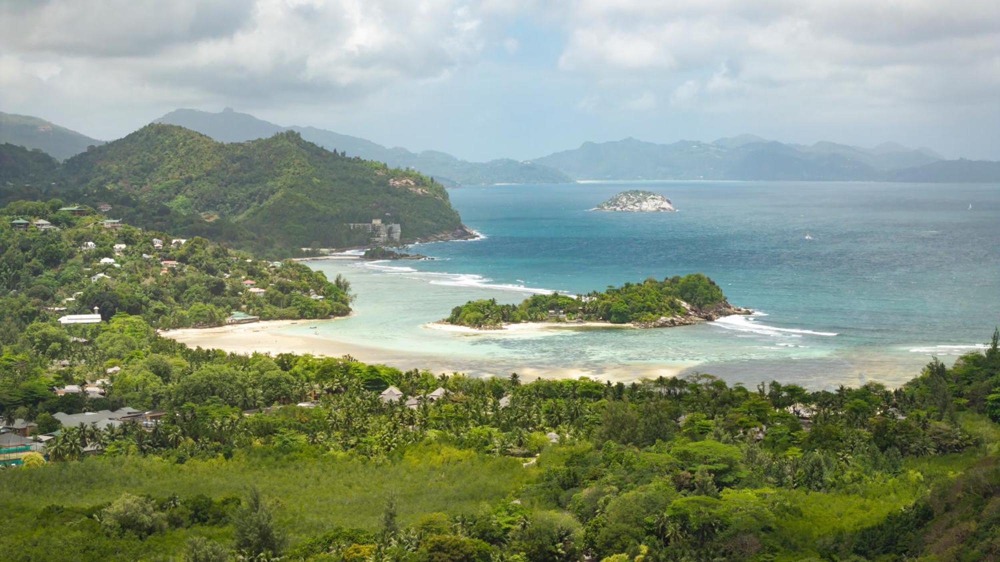 Hotel Constance Ephelia Port Glaud Esterno foto View of the bay