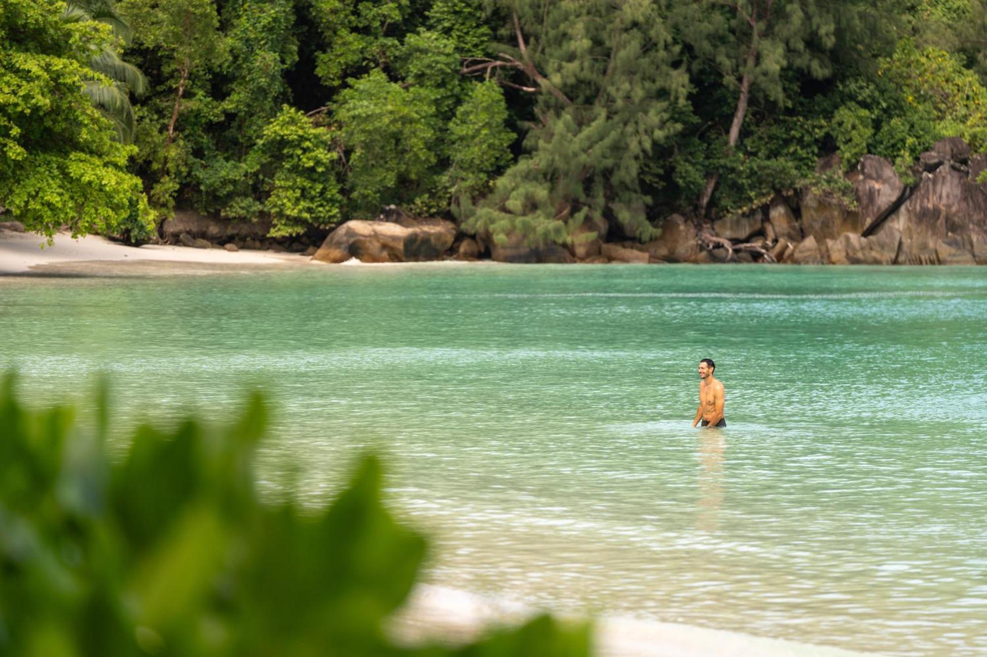 Hotel Constance Ephelia Port Glaud Esterno foto A beach on the island of Mahé