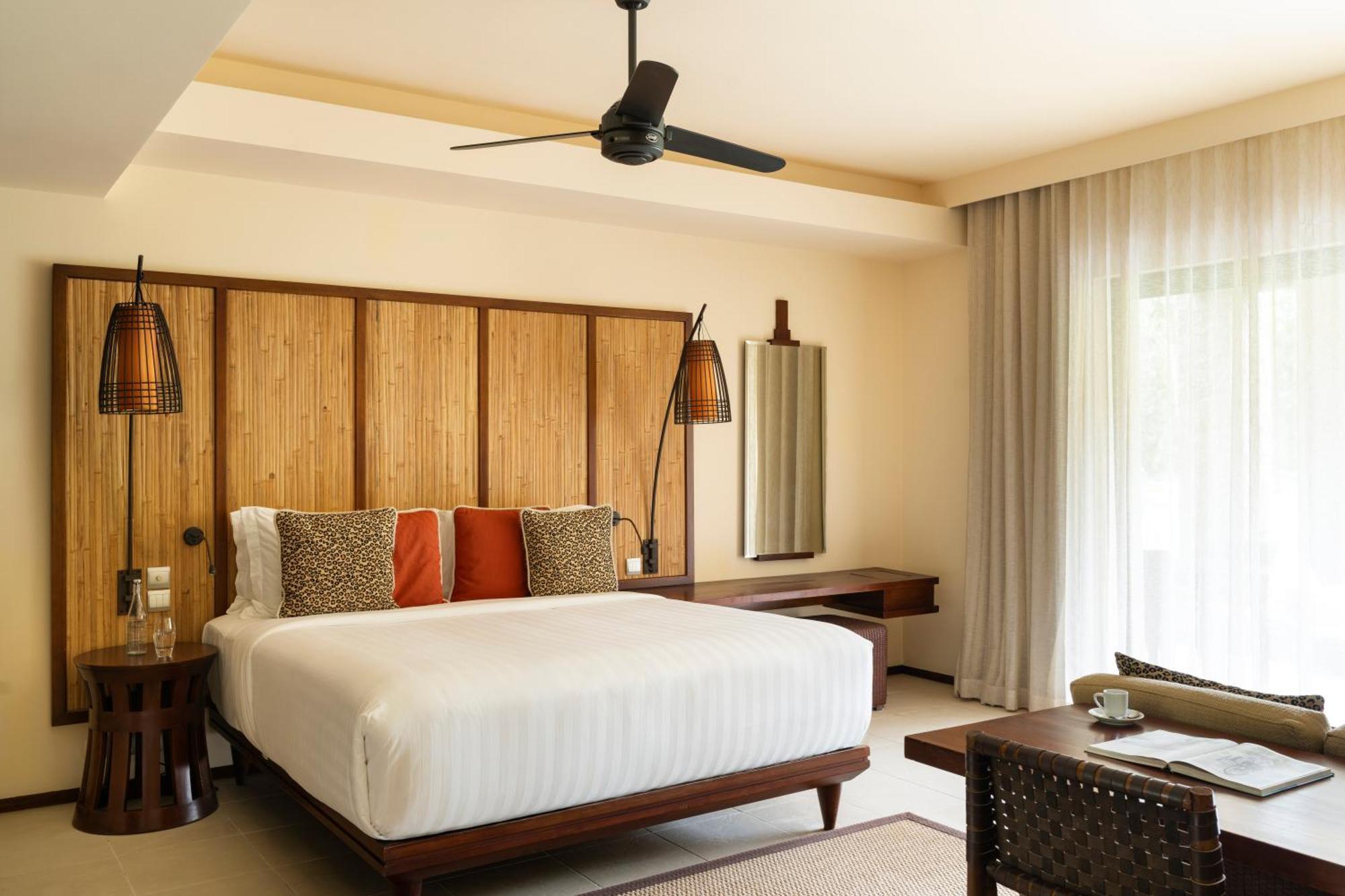 Hotel Constance Ephelia Port Glaud Esterno foto A bedroom at the resort