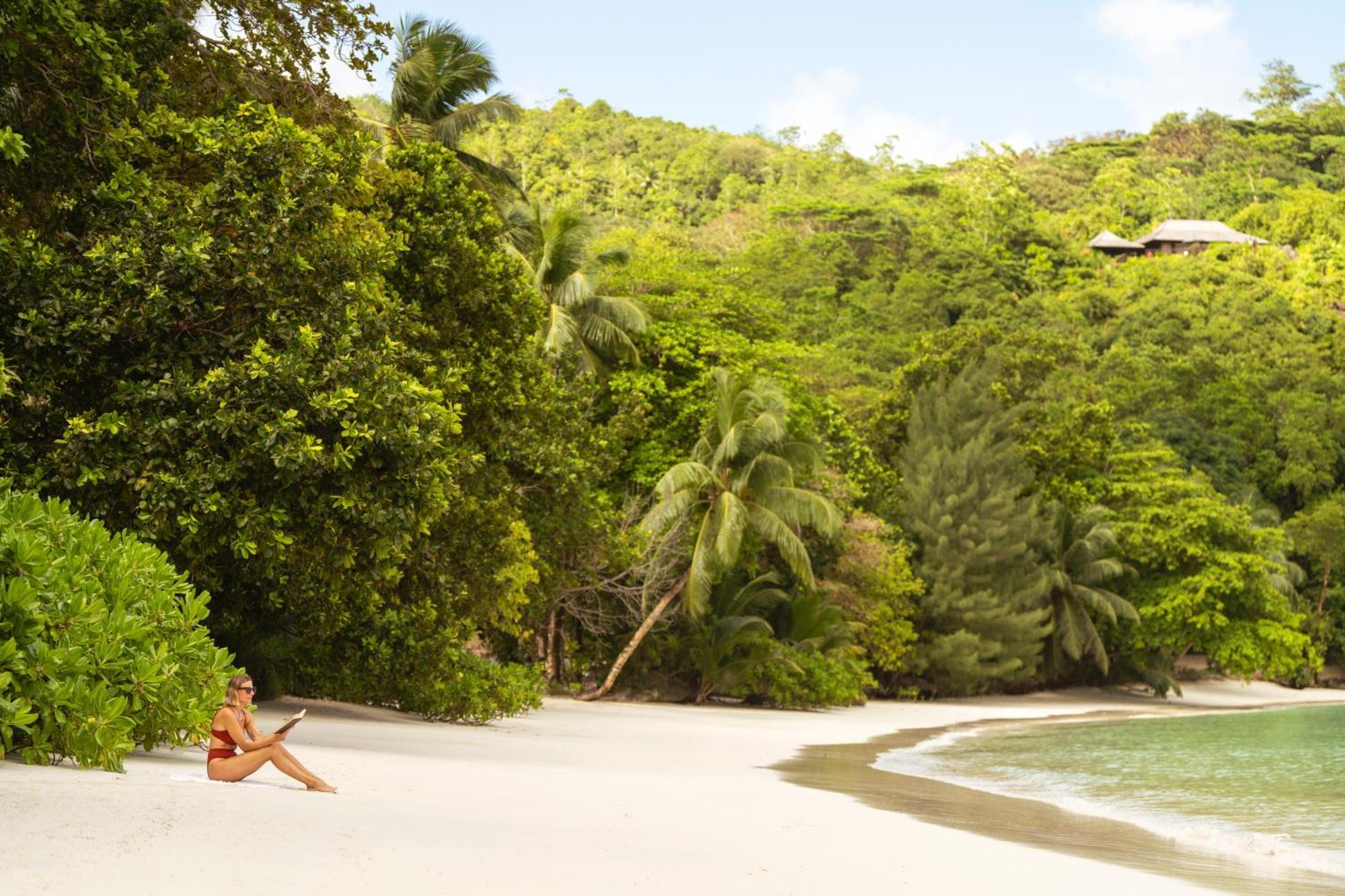 Hotel Constance Ephelia Port Glaud Esterno foto Beach at the resort