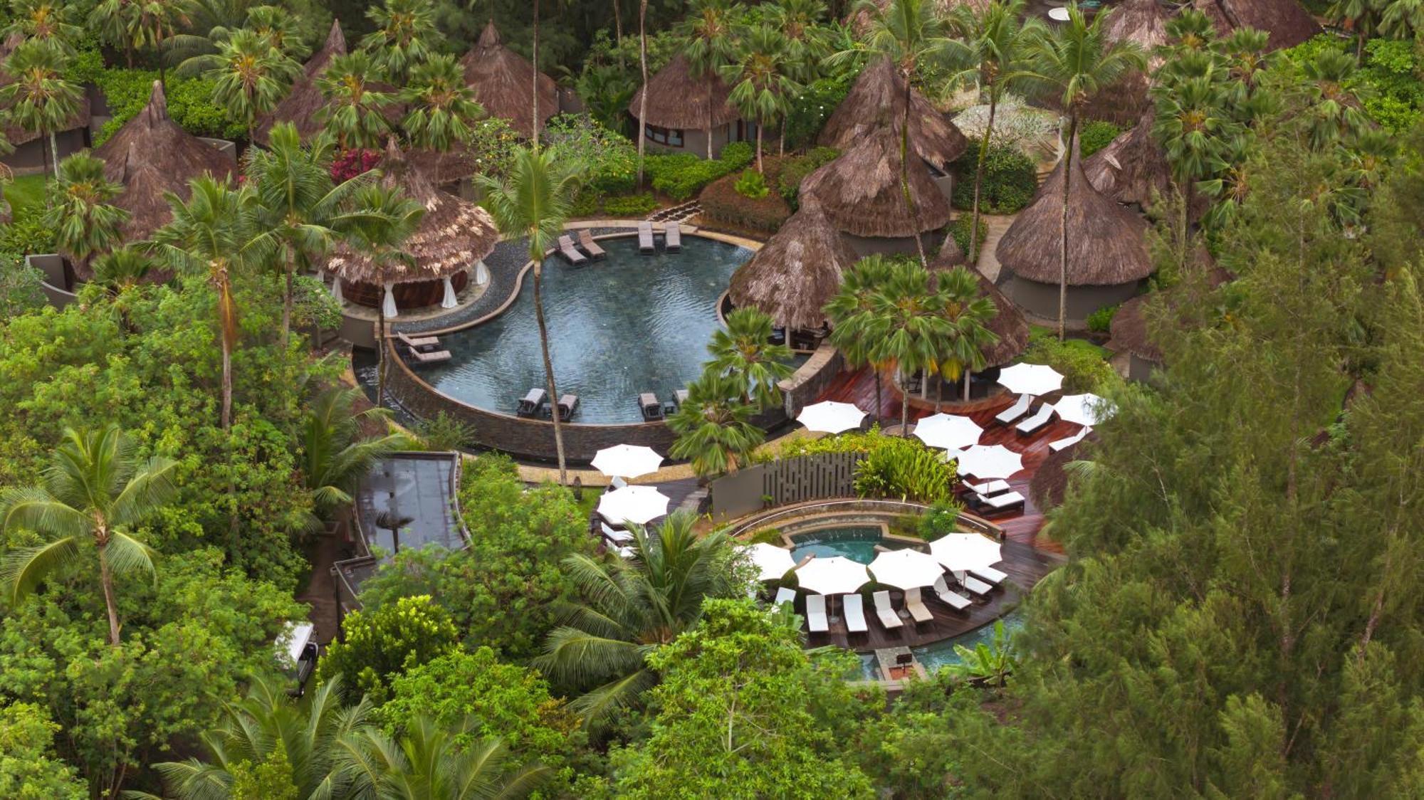 Hotel Constance Ephelia Port Glaud Esterno foto The resort's main pool