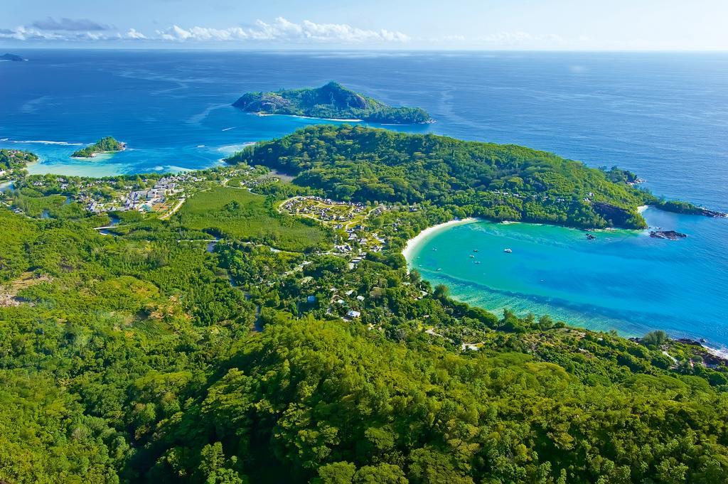 Hotel Constance Ephelia Port Glaud Esterno foto Aerial view of the island